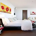 Hotel Laguna Palace