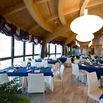 Отель Laguna Palace 4*