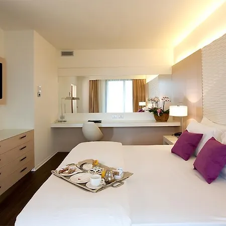 מלון Laguna Palace 4*