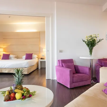 מלון Laguna Palace 4*