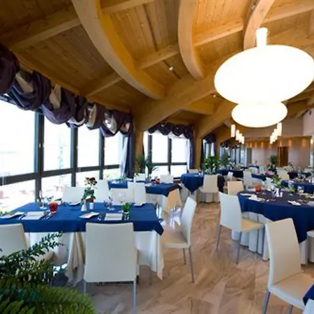 Ξενοδοχείο Laguna Palace 4*